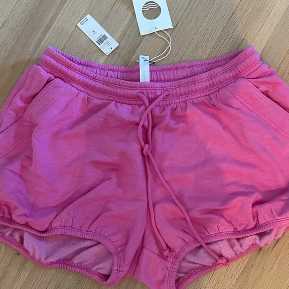 NWT Anthropologie Daily Practice - M - Hot Pink Bubble Grace Bloomer Shorts - Picture 2 of 4